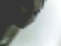 समुद्र तट पर मैडिसन  ...