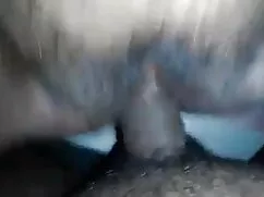 एक गीला टीशर्ट प्रति ...