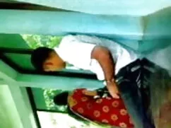 सुनहरे बालों वाली छा ...