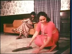 वह हर लड़के के साथ स ...