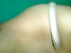 विशाल स्तन के साथ गर ...