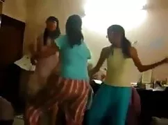 एक नस्लीय गैंगबैंग म ...