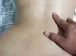 किशोर अजनबी भार निगल ...
