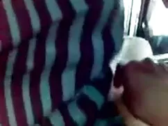 पूल द्वारा एक पट्टा  ...