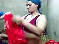 मेरे बड़े titties पर ...