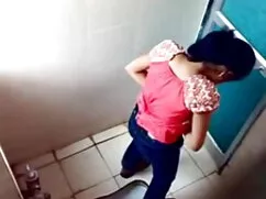 काले बालों वाली बेब  ...
