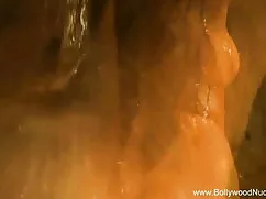 बस बड़े स्तन ६ सेक्स ...
