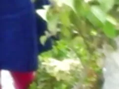 केली डिवाइन स्ट्रैप  ...