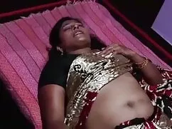 गोल-मटोल बड़ी गांड ब ...